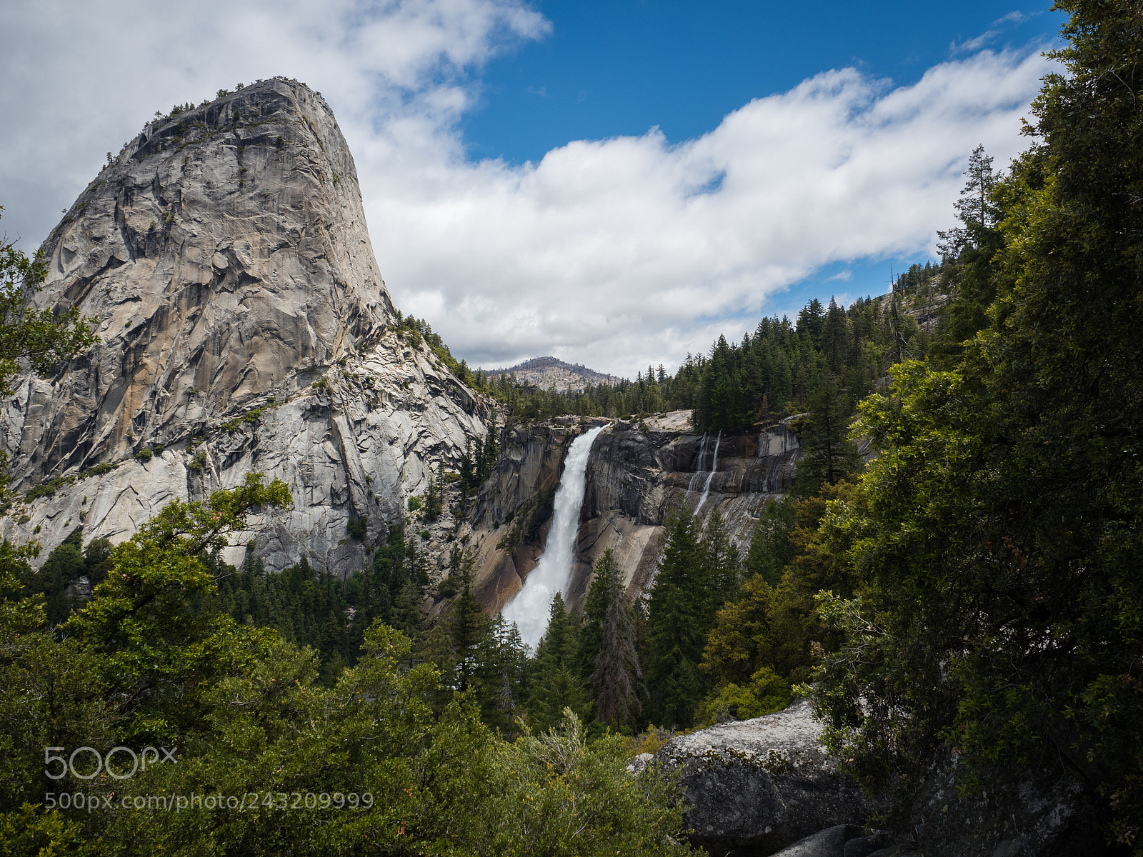 Olympus OM-D E-M5 II sample photo. Yosemite photography