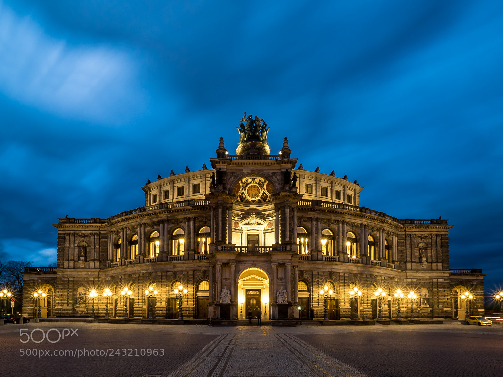Olympus OM-D E-M5 II sample photo. Semperoper drsden photography