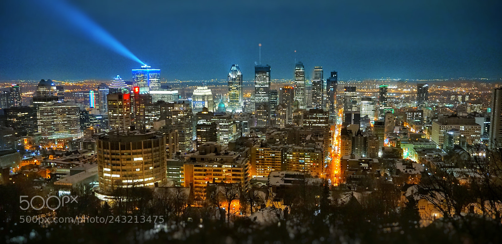 Sony a5100 sample photo. Montréal cloudy night photography