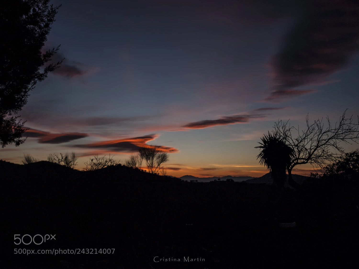 Olympus E-410 (EVOLT E-410) sample photo. Atardeciendo en los portales photography