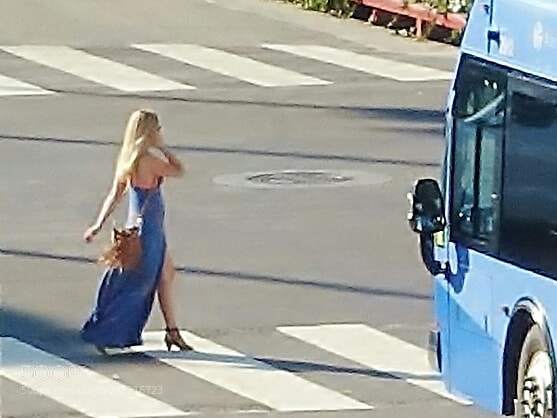 Sony Cyber-shot DSC-RX100 III sample photo. Blonde crossing street photography
