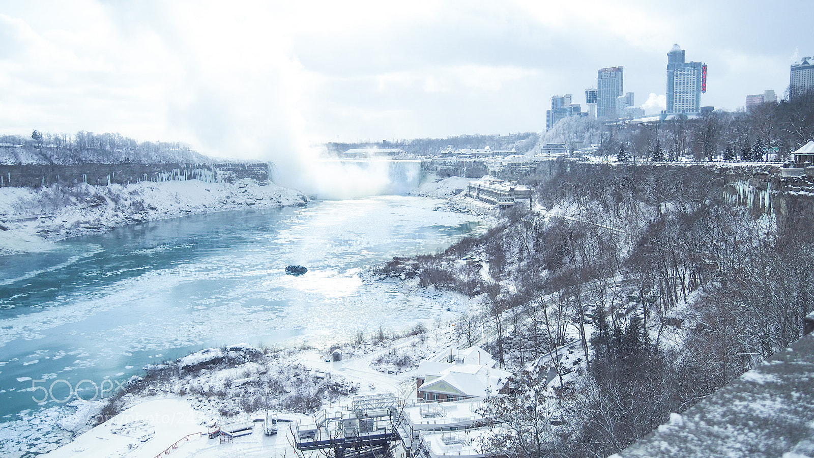 Olympus OM-D E-M5 II sample photo. Niagara falls in winter. photography