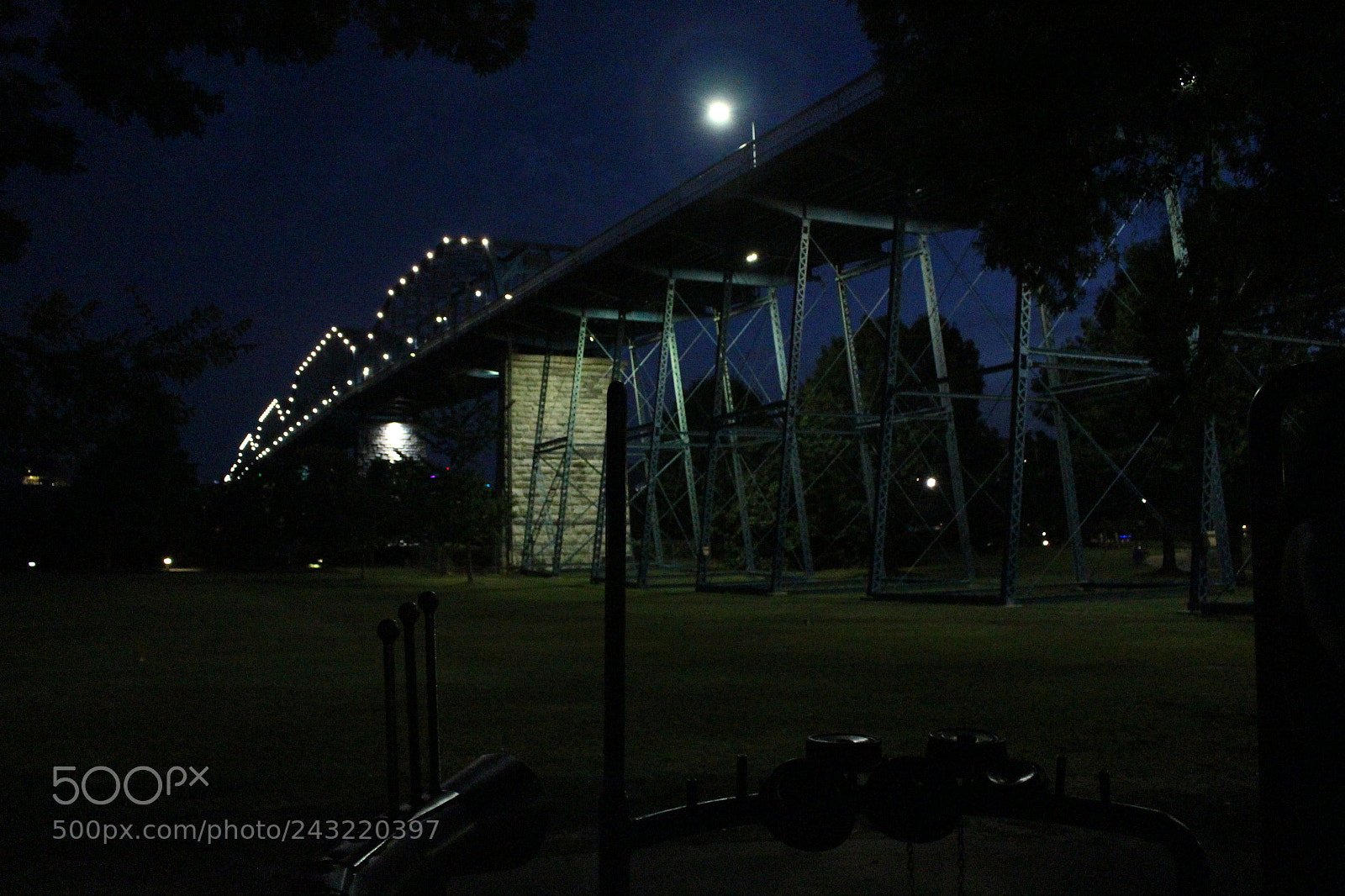 Canon EOS 700D (EOS Rebel T5i / EOS Kiss X7i) sample photo. Chattanooga at night photography