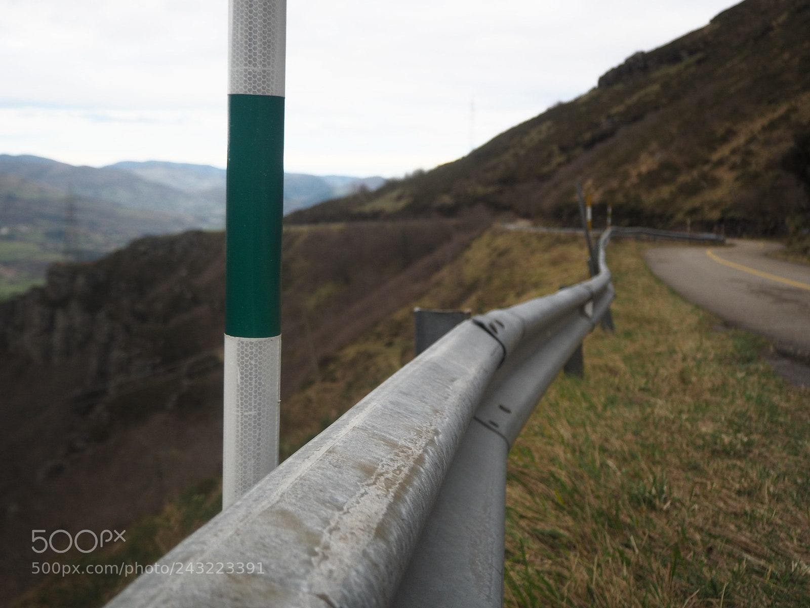 Olympus PEN E-PL7 sample photo. On the road. photography