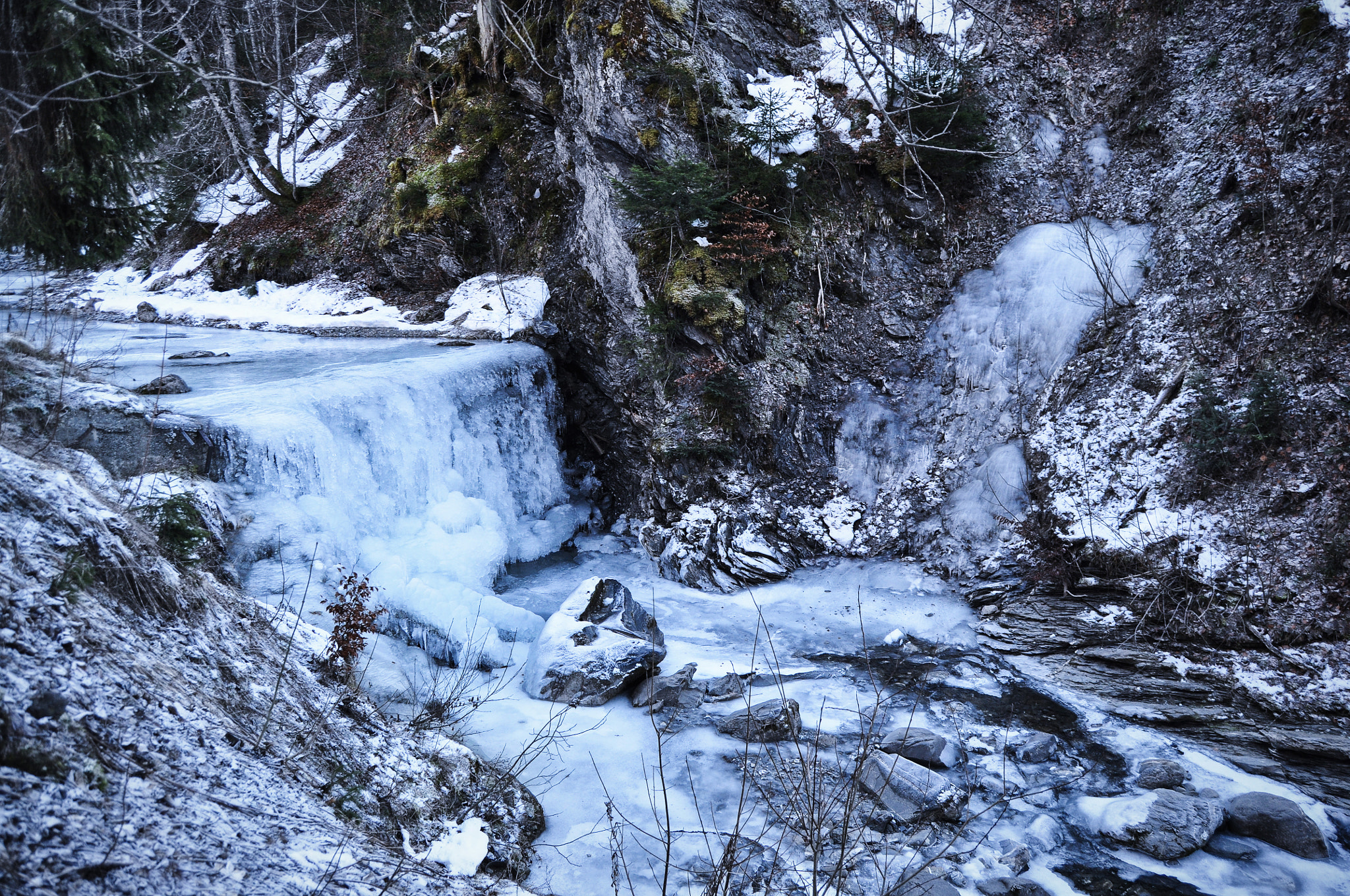 Nikon D5000 sample photo. Frozen river photography