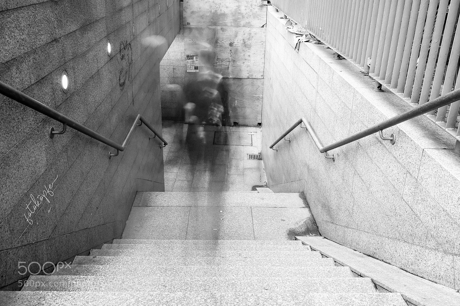 Canon EOS-1D X Mark II sample photo. Schatten der gesellschaft photography