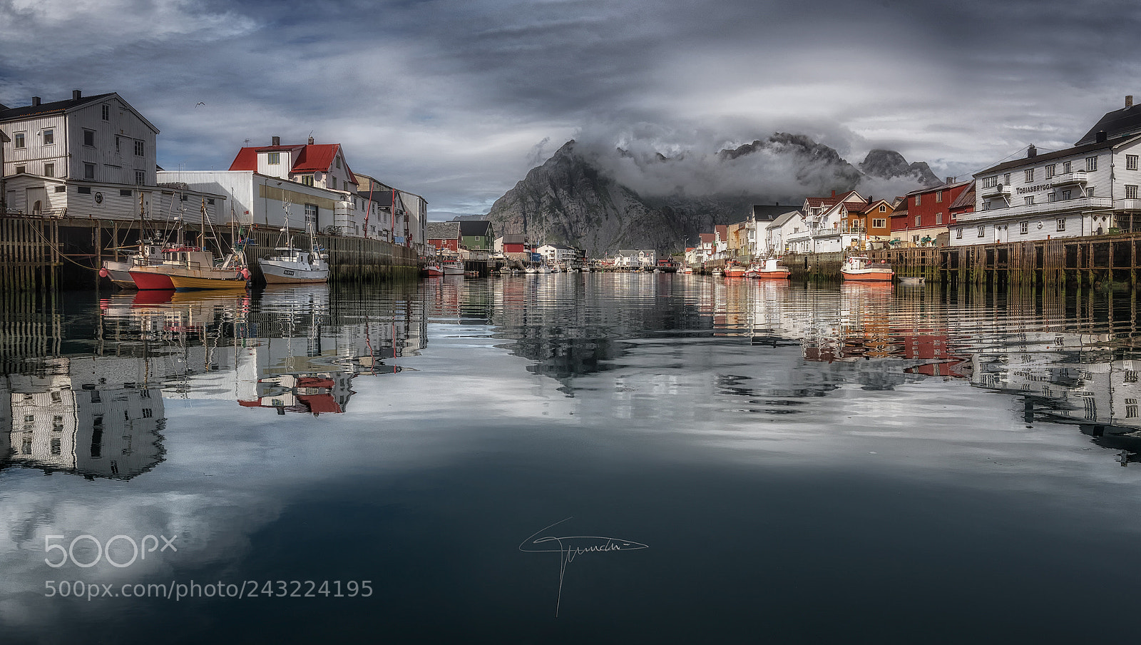 Nikon D810 sample photo. Henningsvær photography