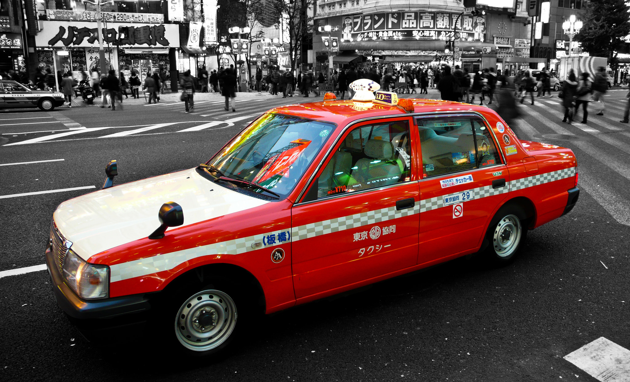 Leica D-LUX 3 sample photo. Tokyo taxi photography