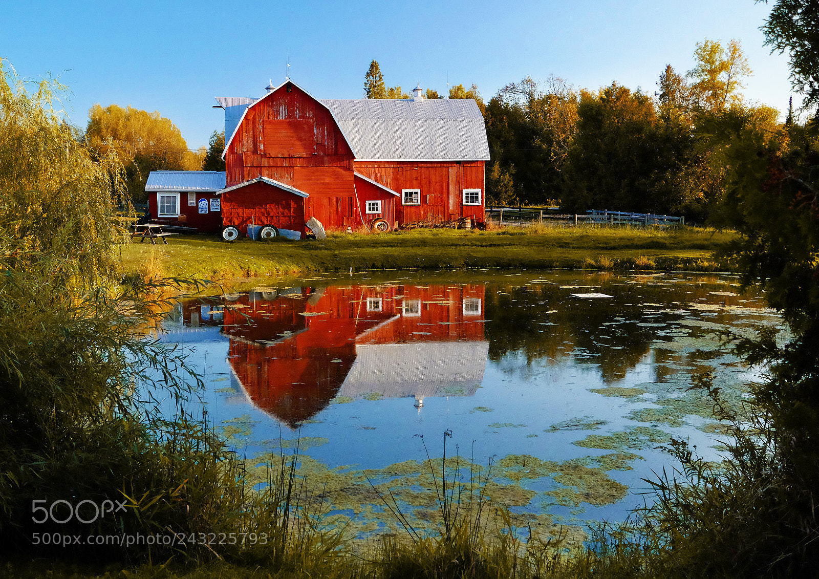 Fujifilm X-T10 sample photo. The barn photography