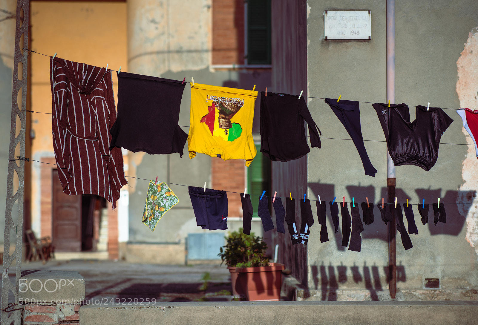 Nikon D810 sample photo. Vecchie case per colori photography