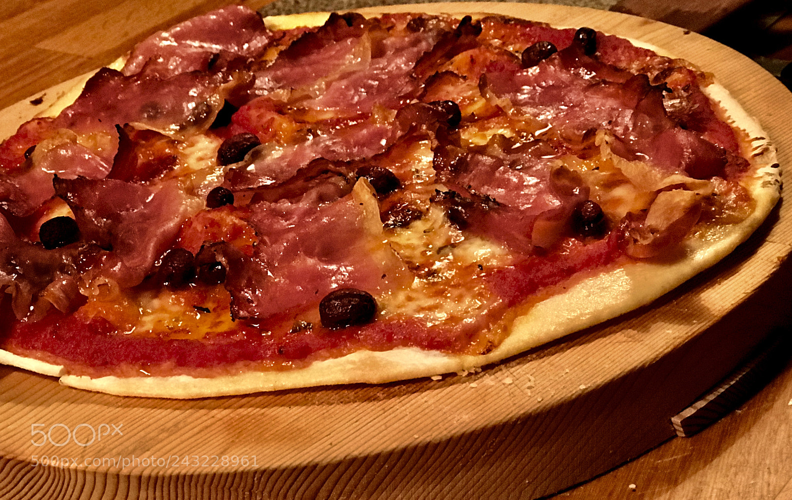 Apple iPhone 7 Plus sample photo. Pizza & bacon photography