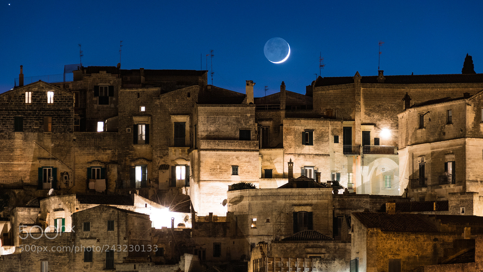 Panasonic Lumix DMC-FZ1000 sample photo. Matera by night photography