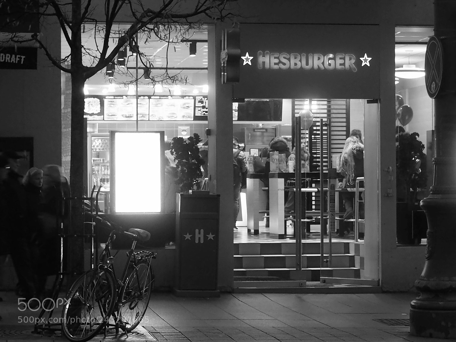 Olympus OM-D E-M10 II sample photo. Night eaters photography