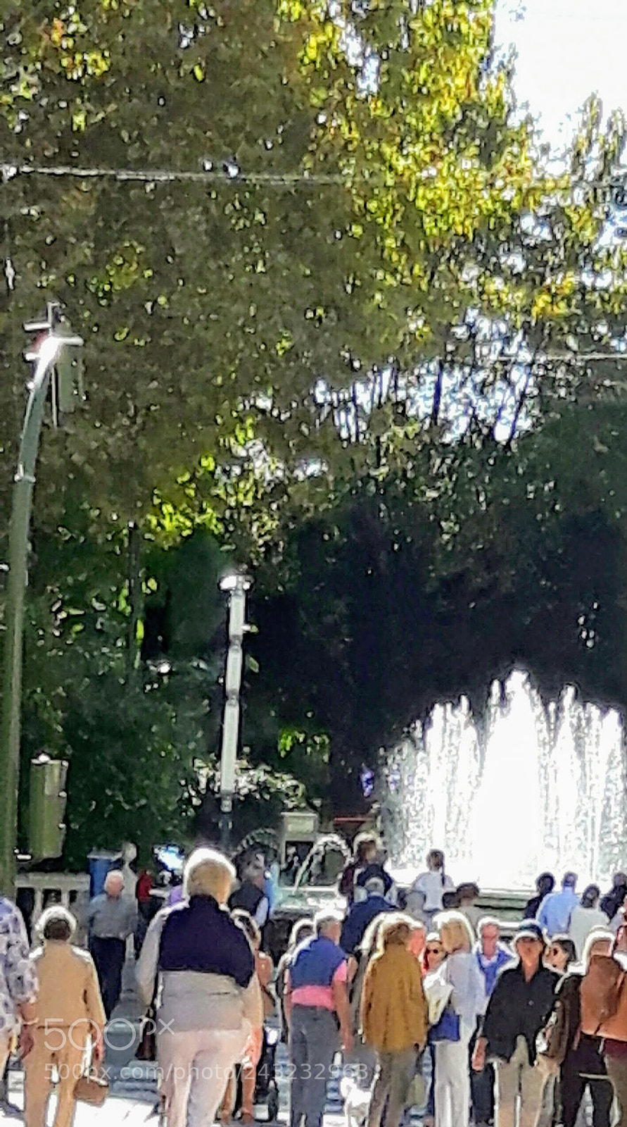 Samsung Galaxy S5 Neo sample photo. Gente en la plaza photography