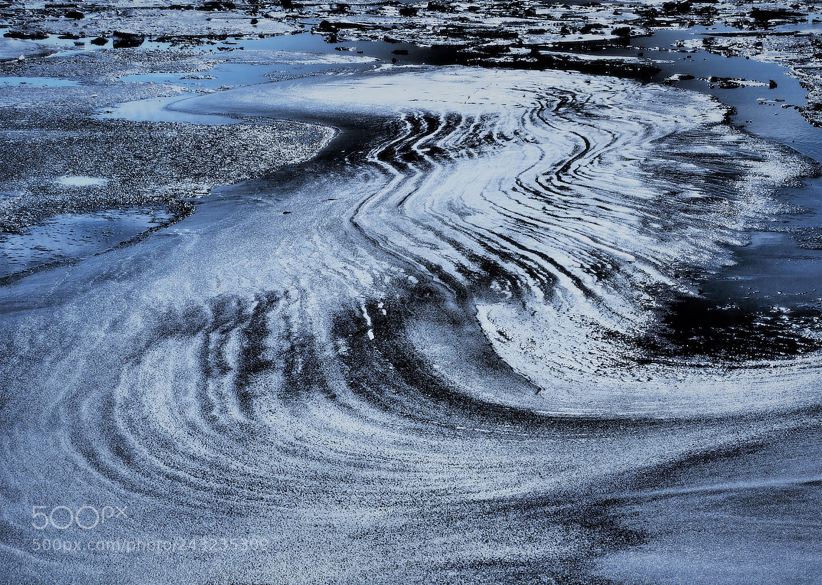 Olympus OM-D E-M5 II sample photo. Winter in dramatic tone photography