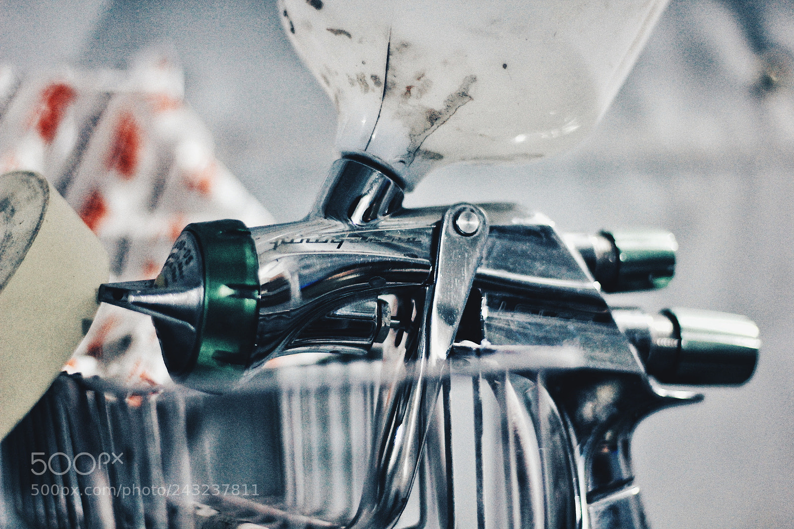 Canon EOS 550D (EOS Rebel T2i / EOS Kiss X4) sample photo. Spray gun photography