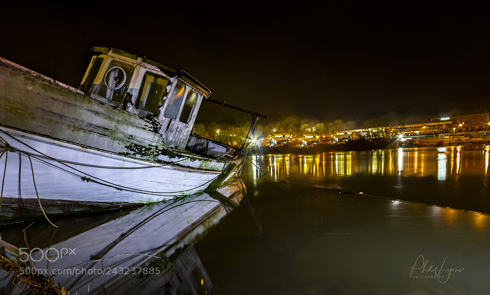 Canon EOS 550D (EOS Rebel T2i / EOS Kiss X4) sample photo. Boats along the river photography