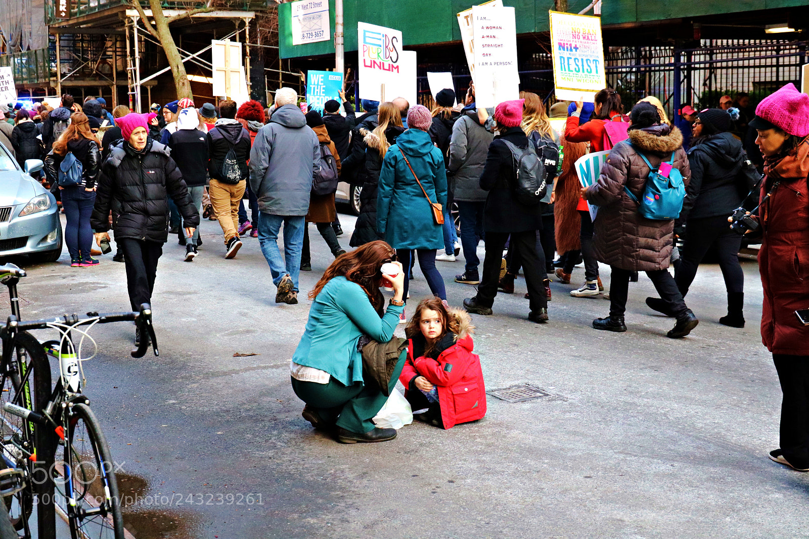 Canon EOS 750D (EOS Rebel T6i / EOS Kiss X8i) sample photo. Mother daughter halt photography