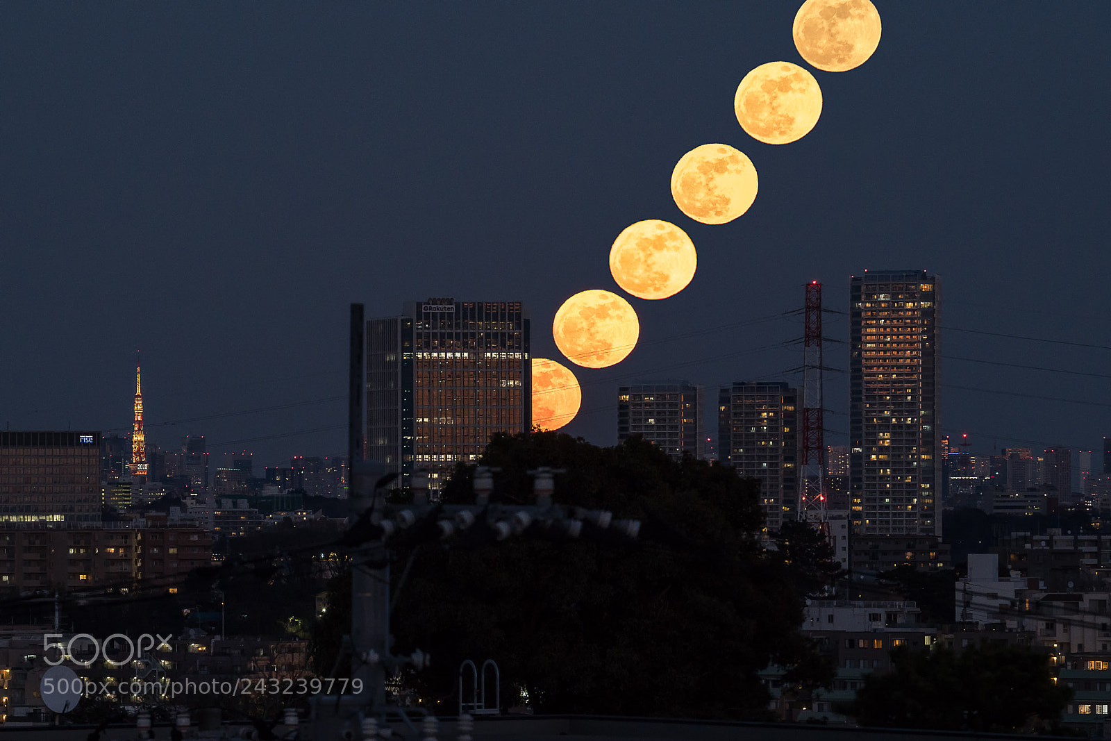 Sony a7R III sample photo. Moonrise over tamagawa rise photography