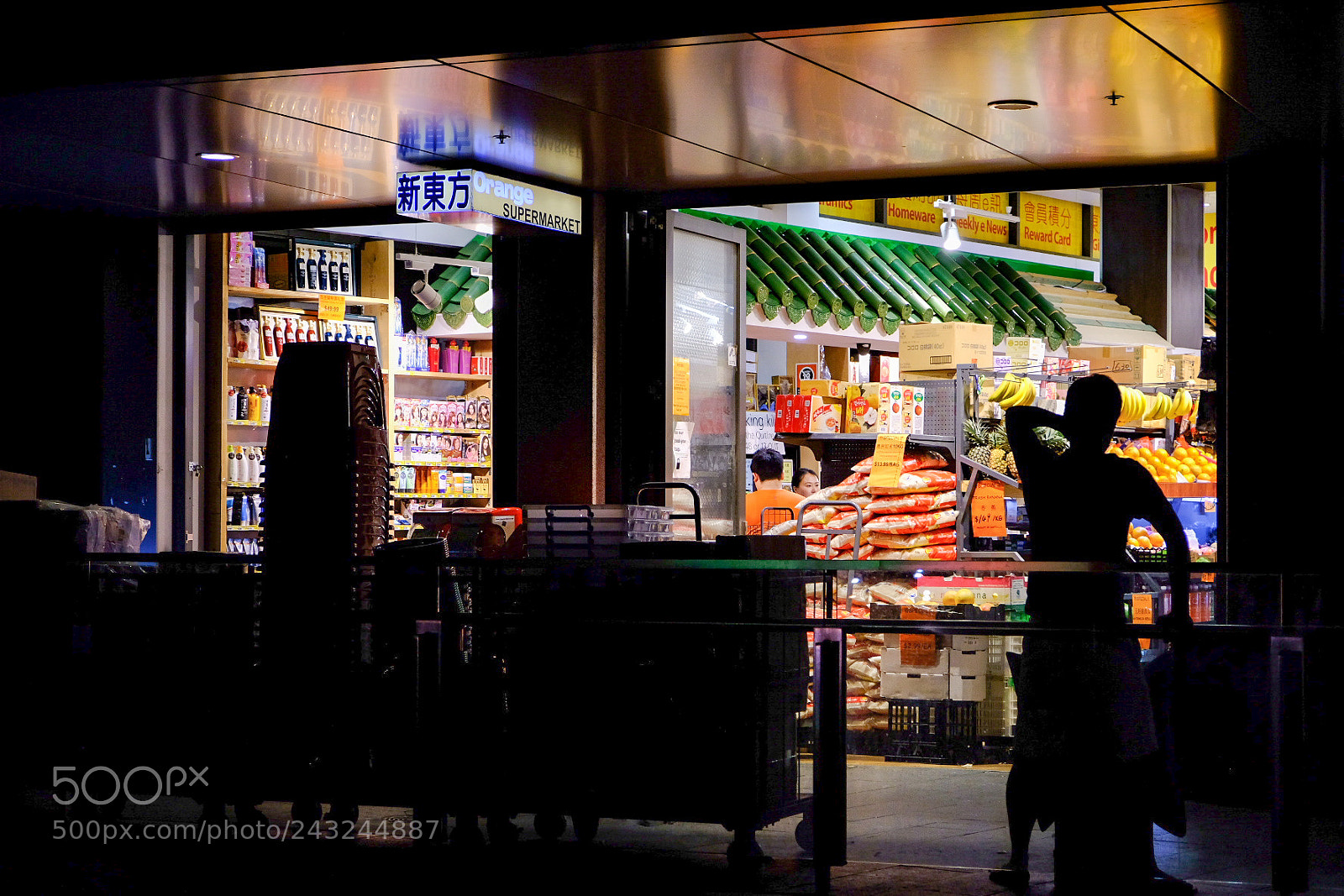 Fujifilm X-T2 sample photo. Closing time photography
