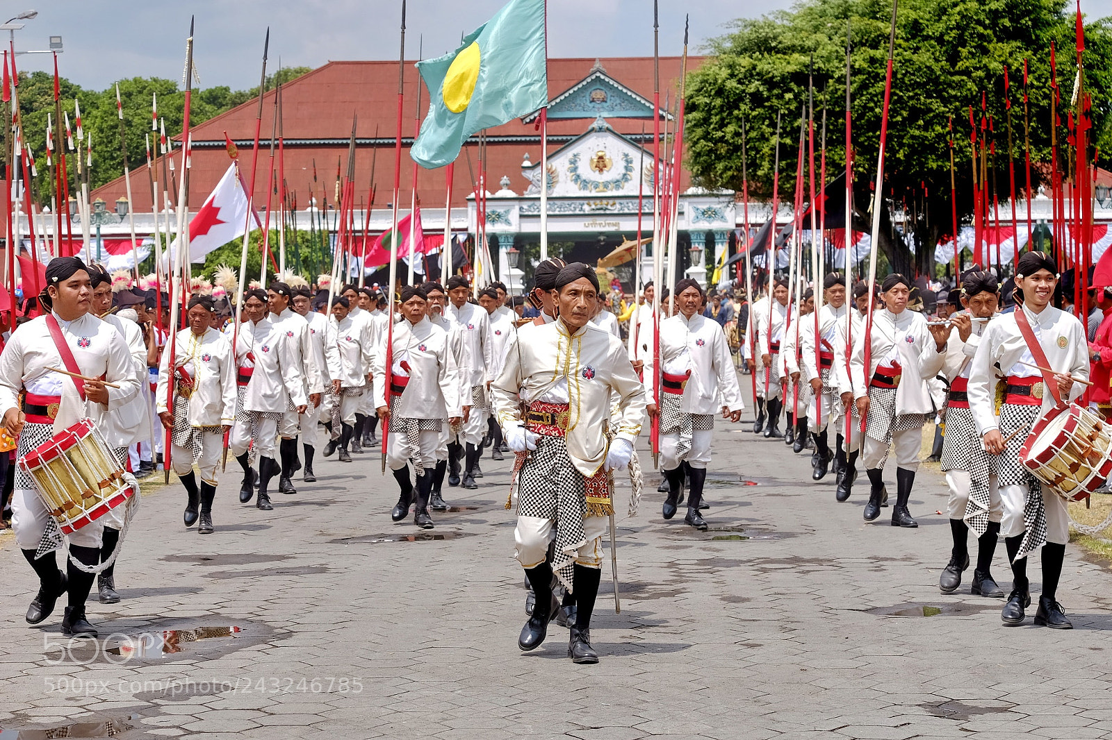 Fujifilm X-T1 sample photo. His majesty kraton guard photography