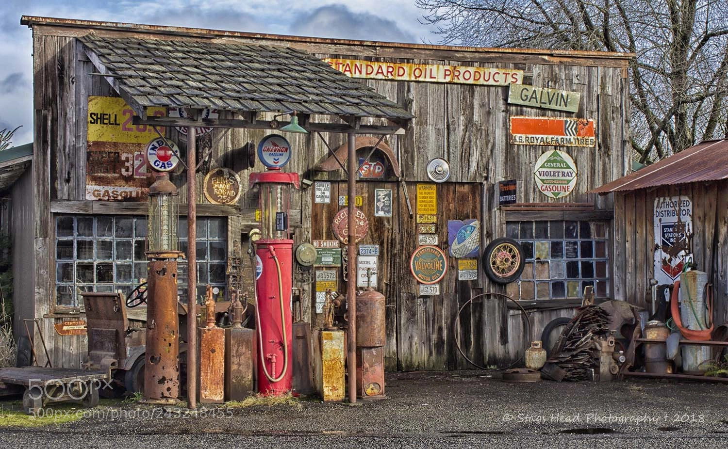 Canon EOS 60D sample photo. Old gas station photography