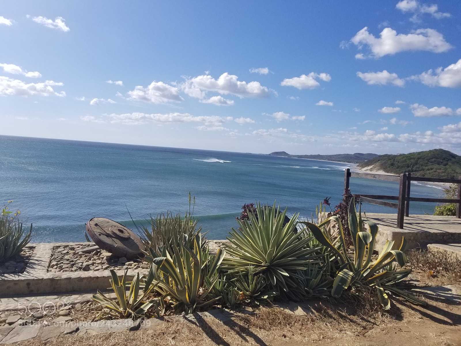 Samsung Galaxy S8+ sample photo. Dirt roads and seascapes photography