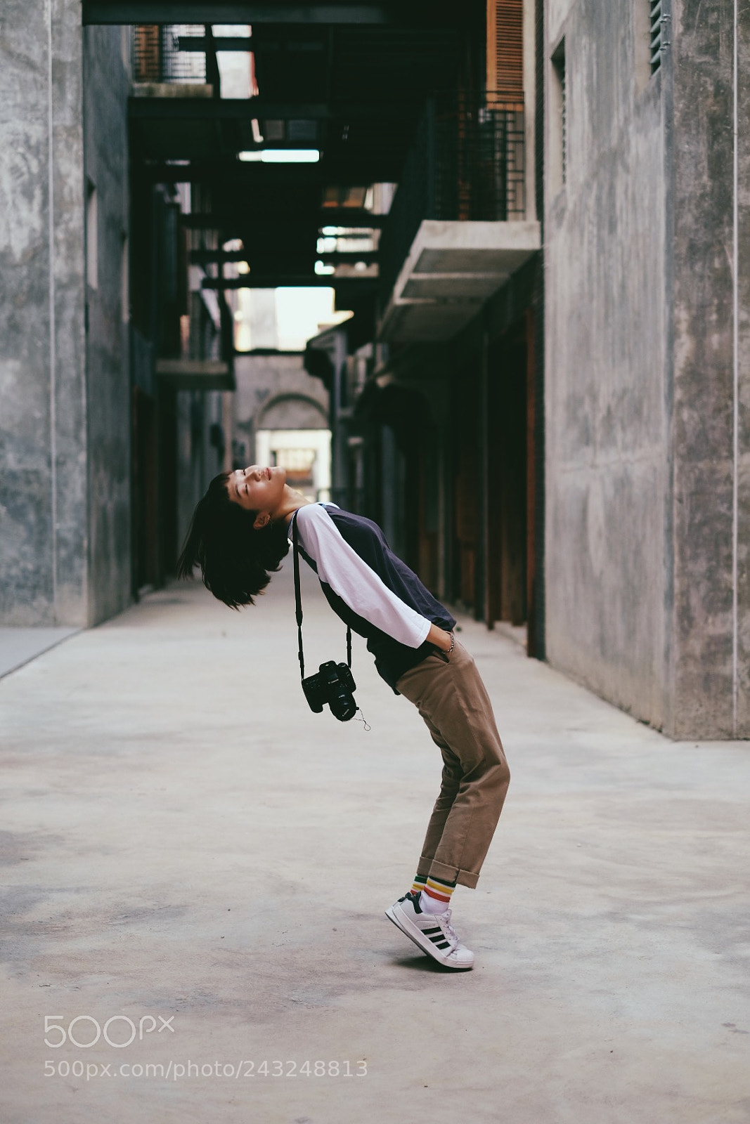 Fujifilm X-T20 sample photo. A girl shows abnormal photography