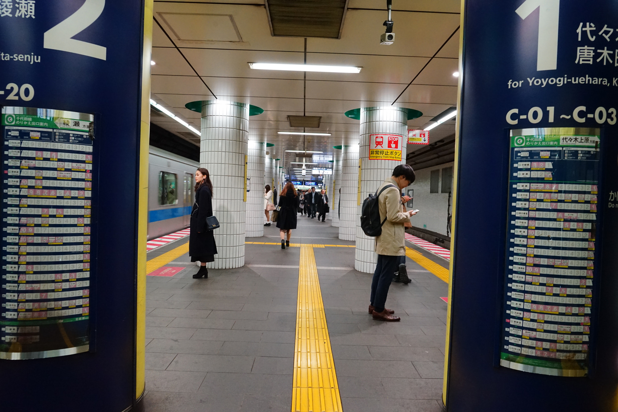 Sony a7 II + Sony FE 24-240mm F3.5-6.3 OSS sample photo. Subway photography