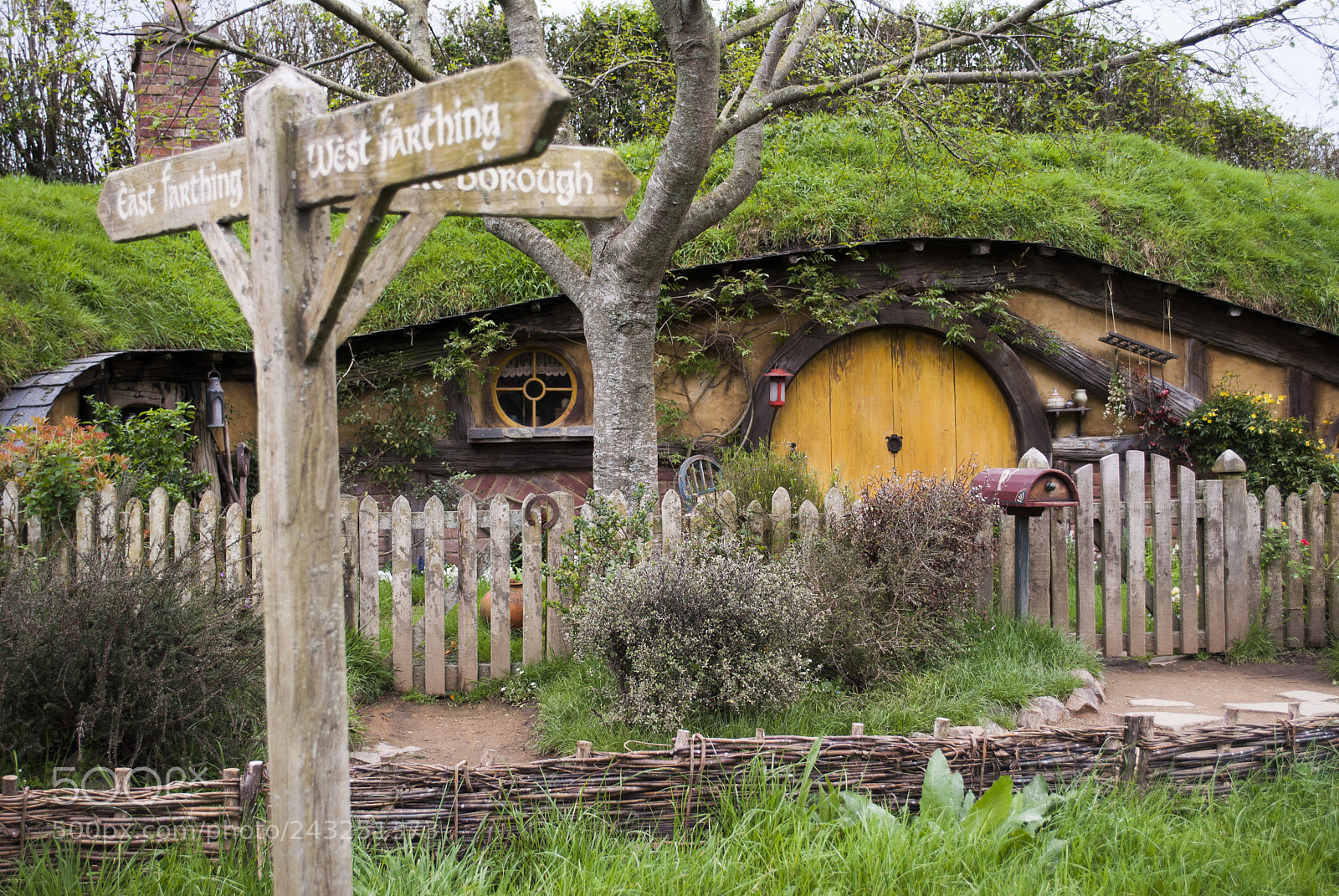 Nikon D3000 sample photo. Welcome to the shire photography