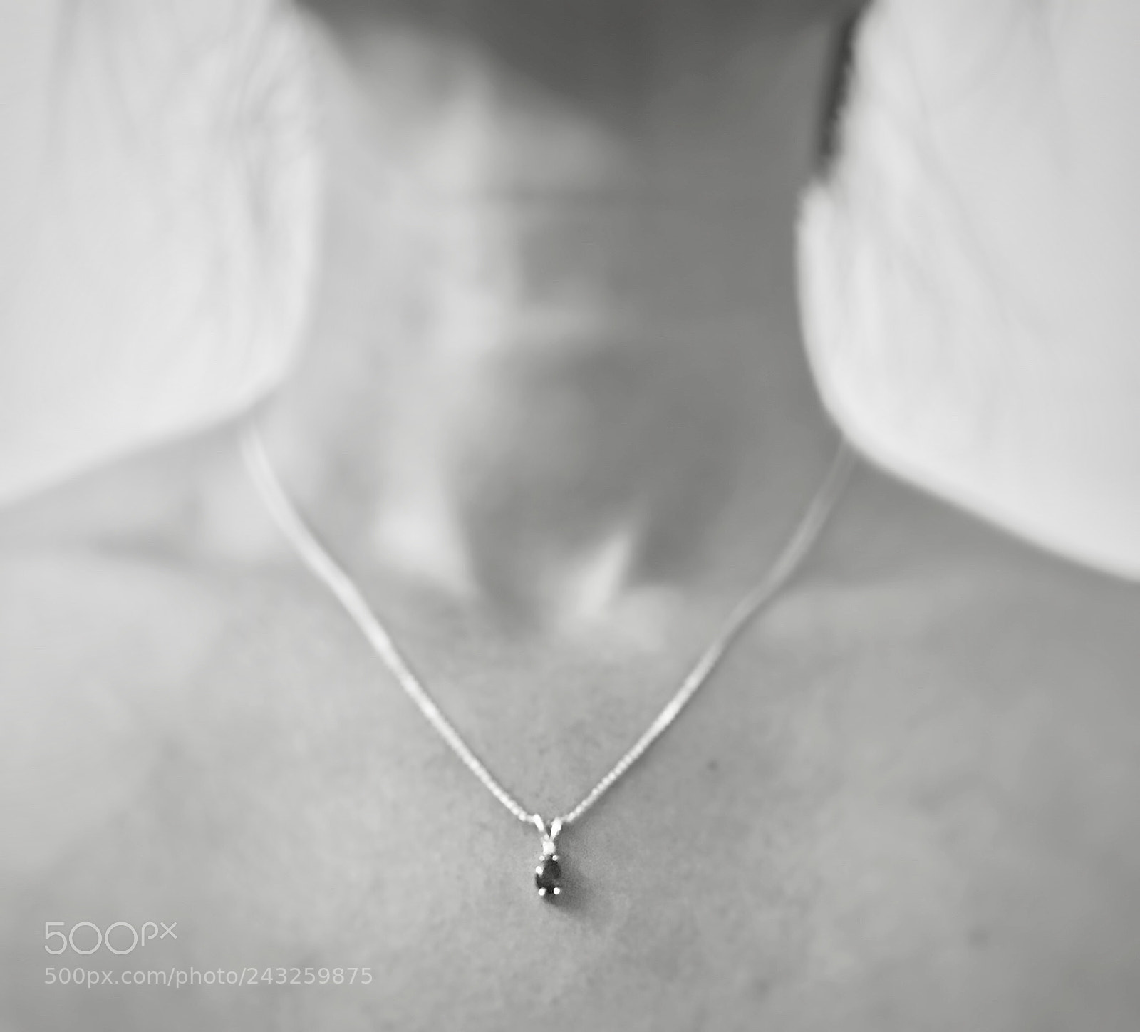 Apple iPhone 7 sample photo. The pendant photography