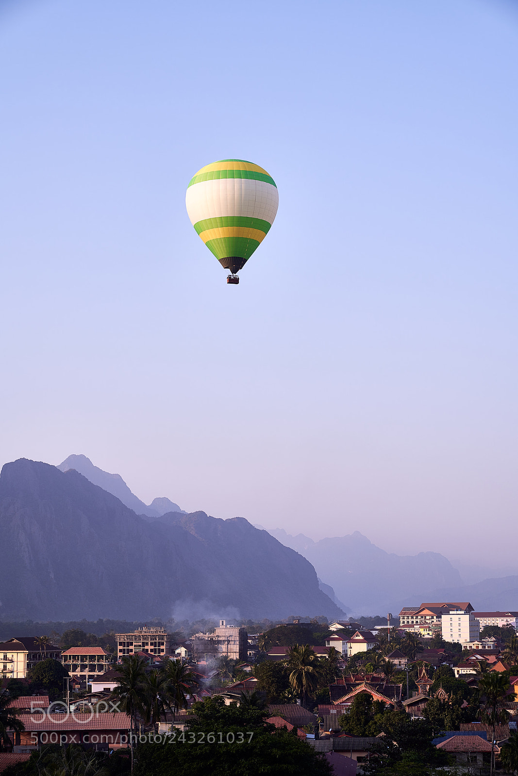 Sony a7R III sample photo. Balloon ride, vang vieng photography