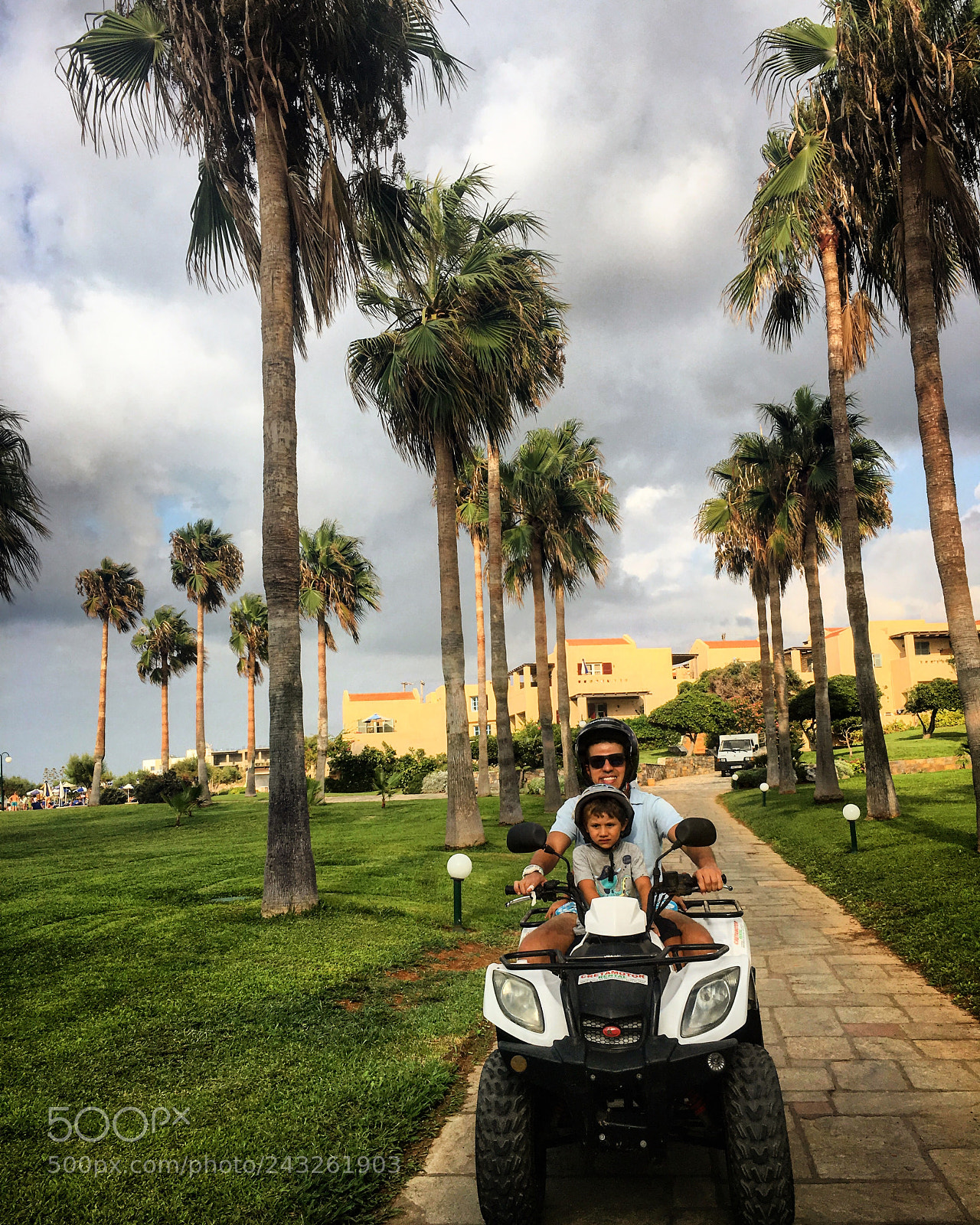 Apple iPhone 6s sample photo. Husband and son crete photography
