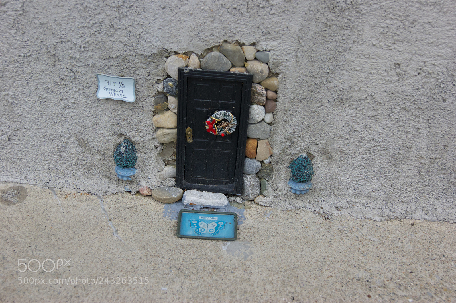 Sony Alpha DSLR-A290 sample photo. Little door in a photography