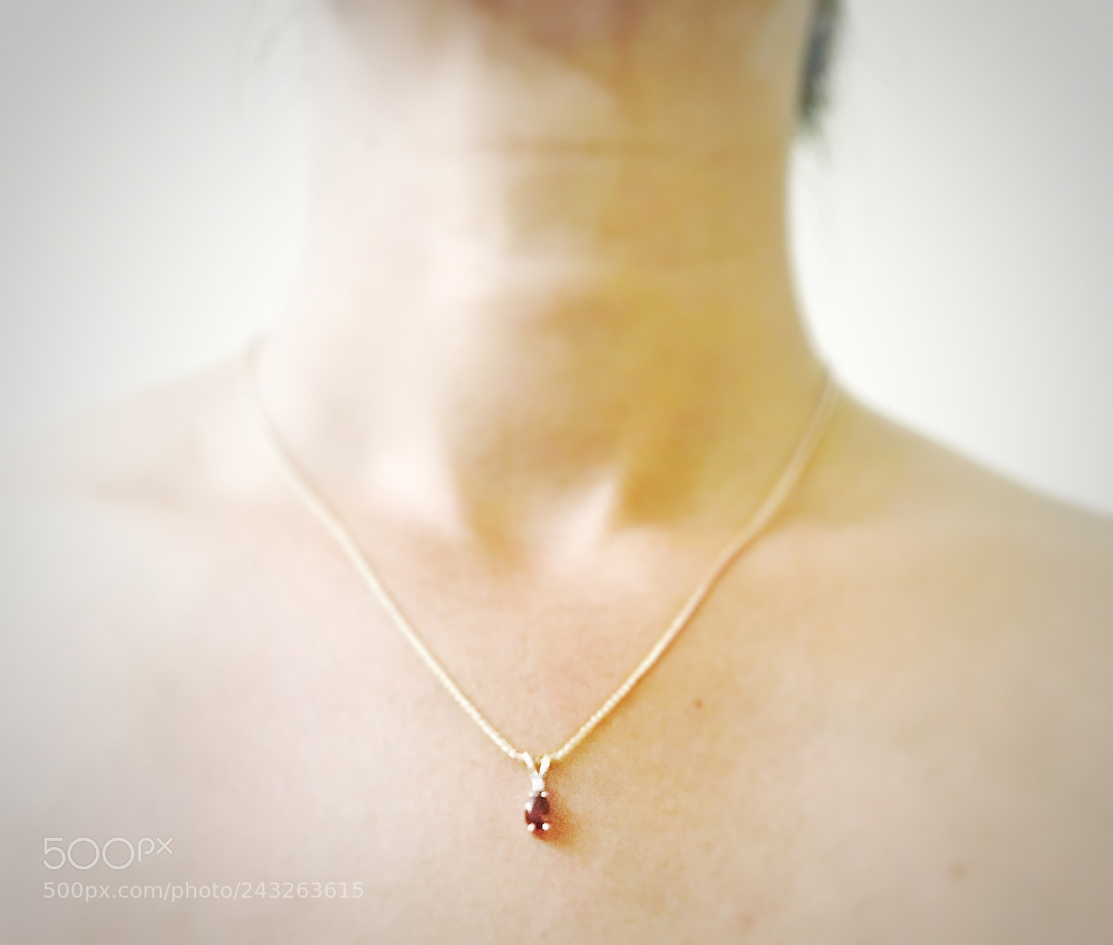 Apple iPhone 7 sample photo. The pendant photography