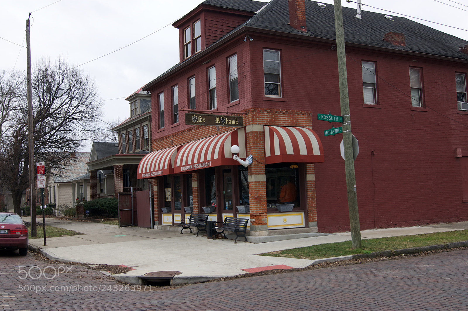 Sony Alpha DSLR-A290 sample photo. Bar on the corner photography
