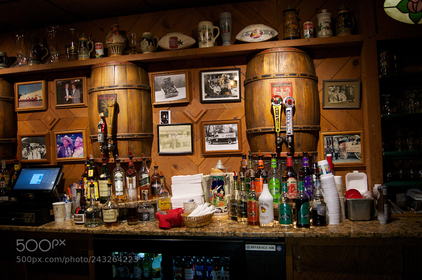 Sony Alpha DSLR-A290 sample photo. Bar taps photography