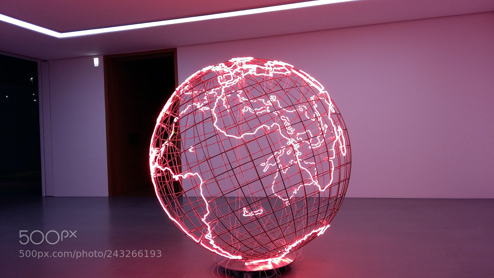 Samsung Galaxy A5 sample photo. The globe in neo photography