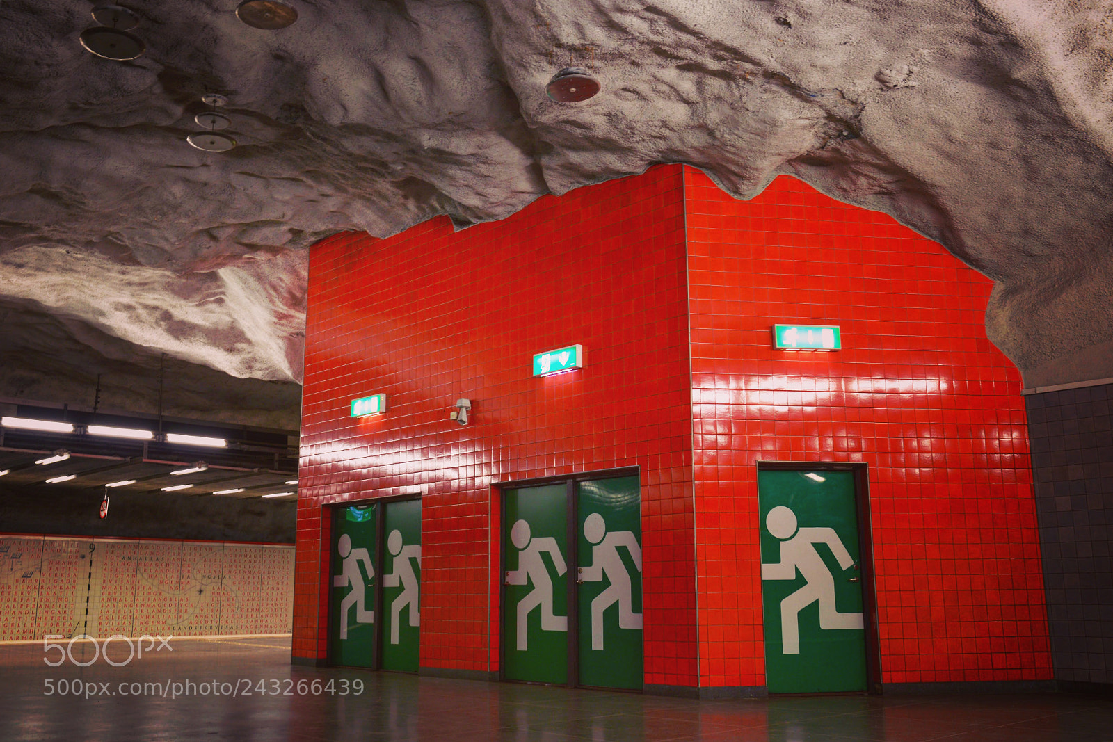 Nikon D800 sample photo. Universitetet station photography