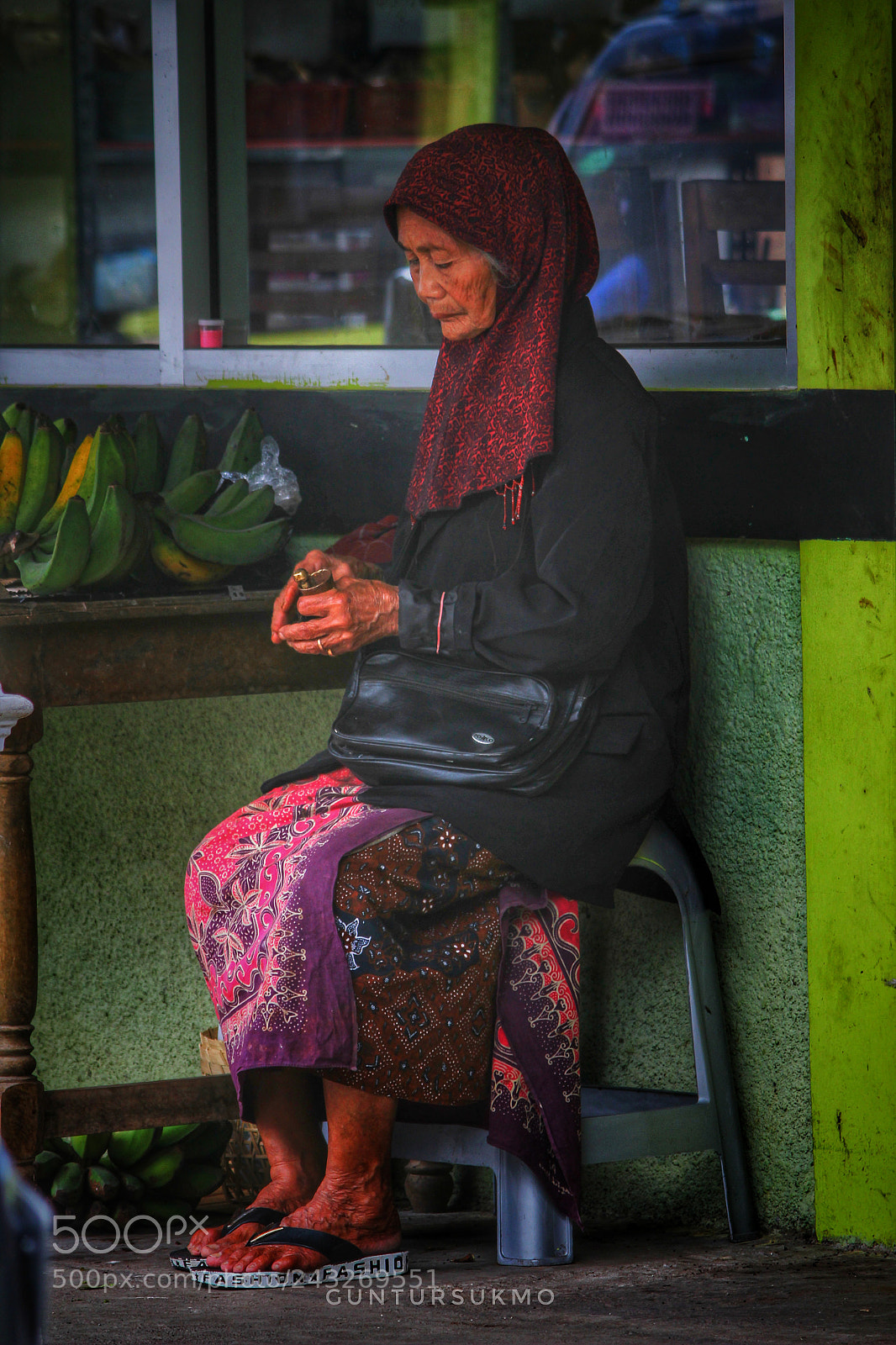Canon EOS 1200D (EOS Rebel T5 / EOS Kiss X70 / EOS Hi) sample photo. Old lady photography
