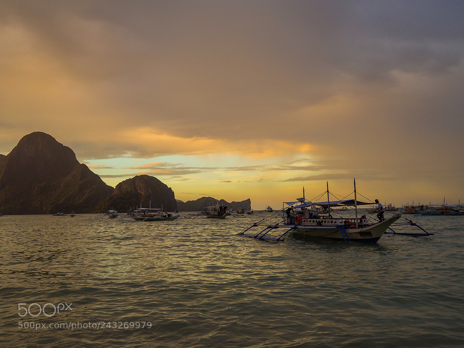 Olympus OM-D E-M10 II sample photo. Sunset in el nido photography