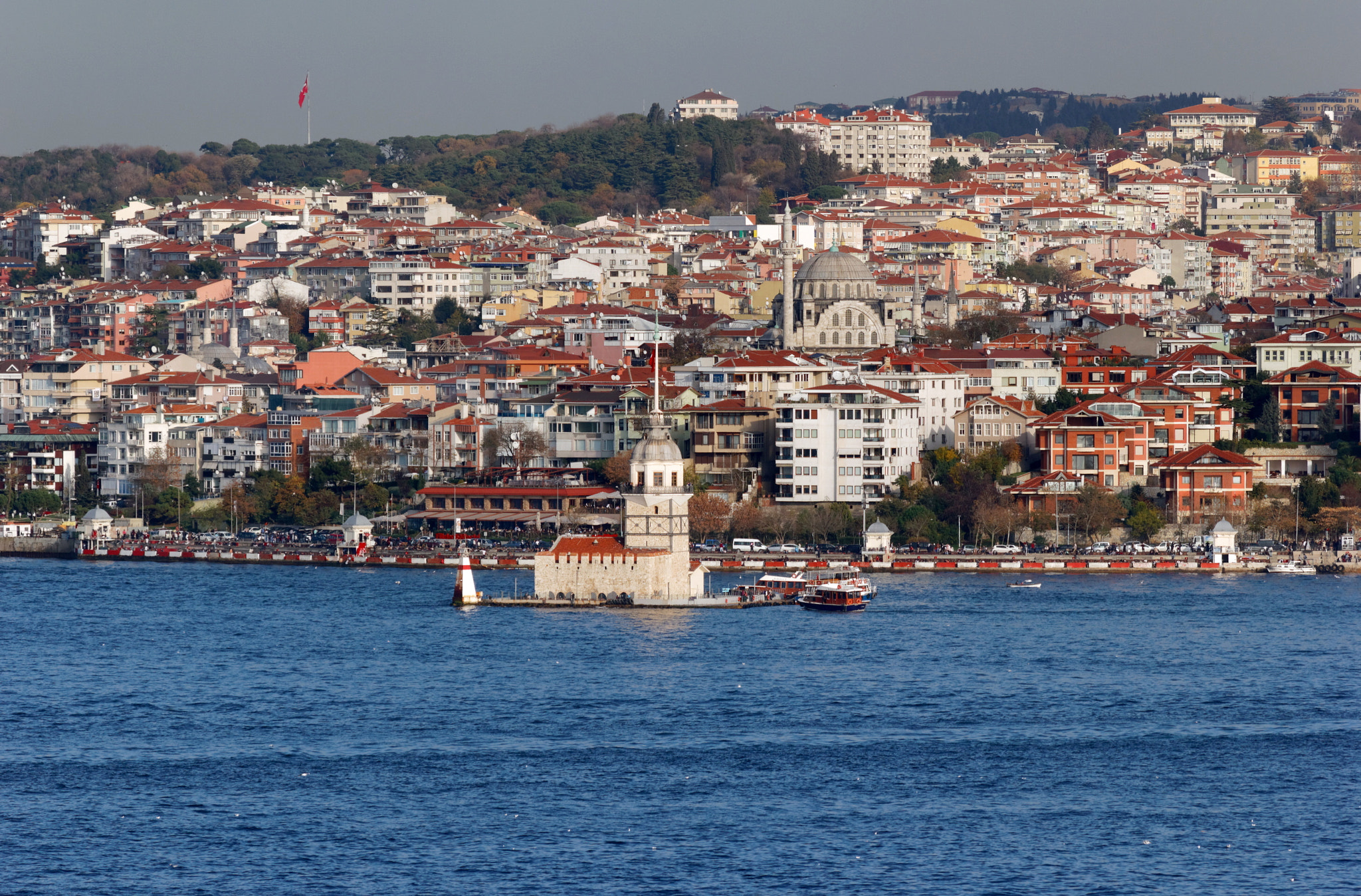 Canon EOS 550D (EOS Rebel T2i / EOS Kiss X4) + Sigma 50-200mm F4-5.6 DC OS HSM sample photo. Istanbul. maiden's tower photography