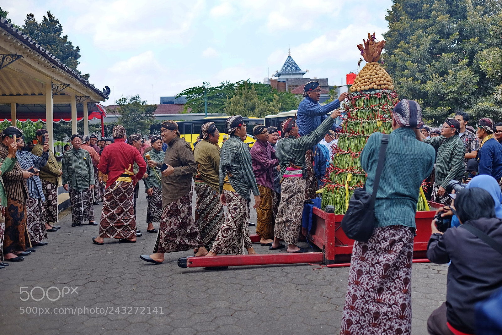 Fujifilm X-T1 sample photo. Getting the blessing.. gunungan photography