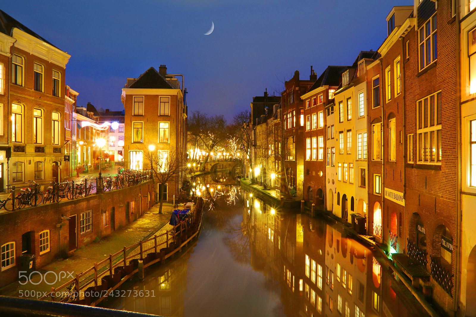 Canon EOS 77D (EOS 9000D / EOS 770D) sample photo. Beautiful utrecht at night photography