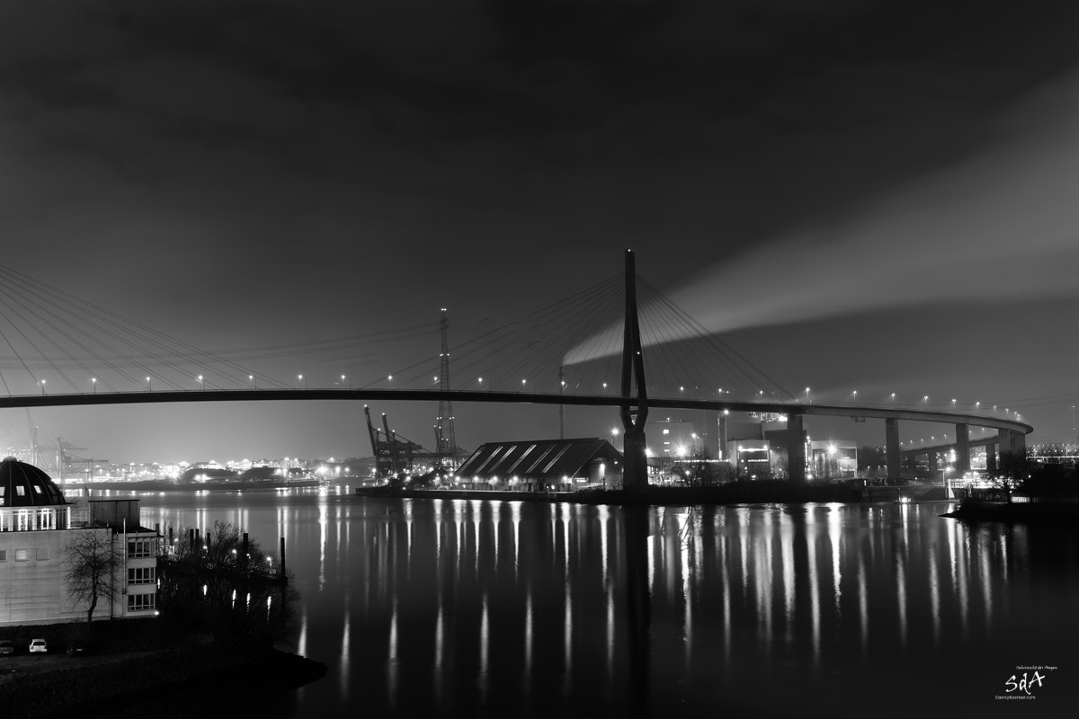 Sony DT 18-135mm F3.5-5.6 SAM sample photo. Hamburger koehlbrand bridge at night photography