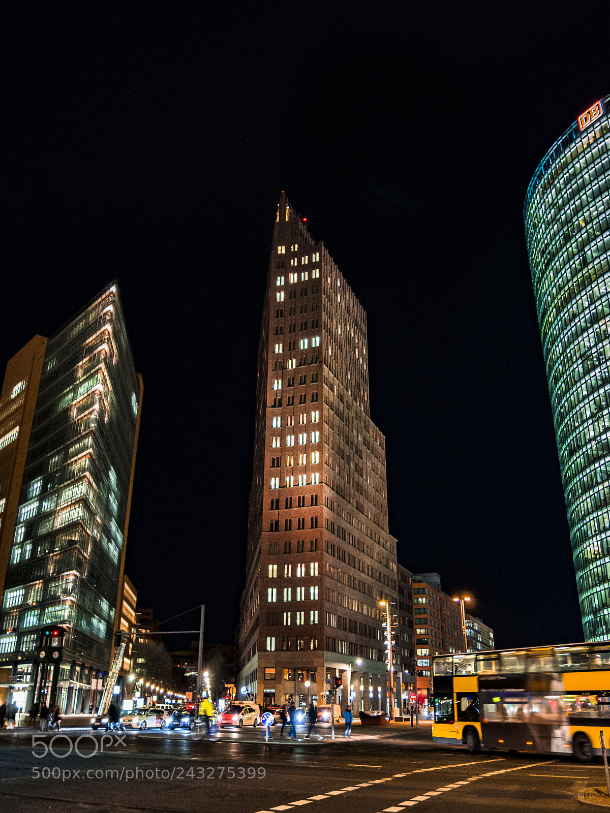 Olympus OM-D E-M10 II sample photo. Straßenkreuzung photography