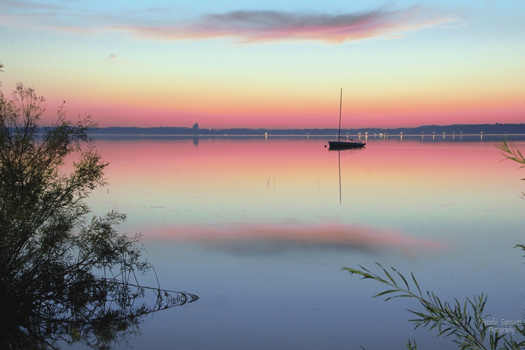 Canon EF-S 18-200mm F3.5-5.6 IS sample photo. Sunrise sailboat photography