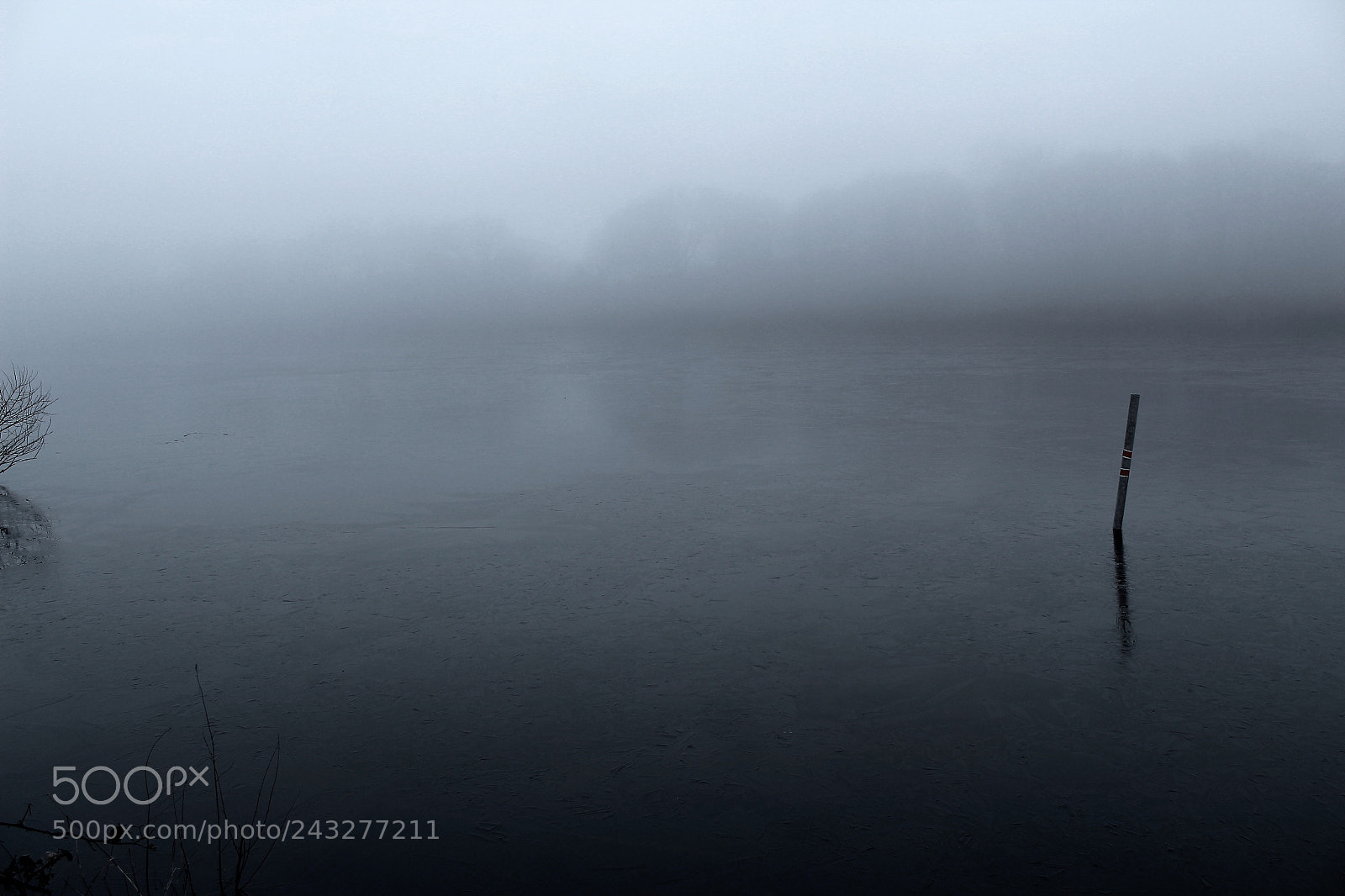 Canon EF-S 18-55mm F3.5-5.6 III sample photo. Frozen lake on a photography