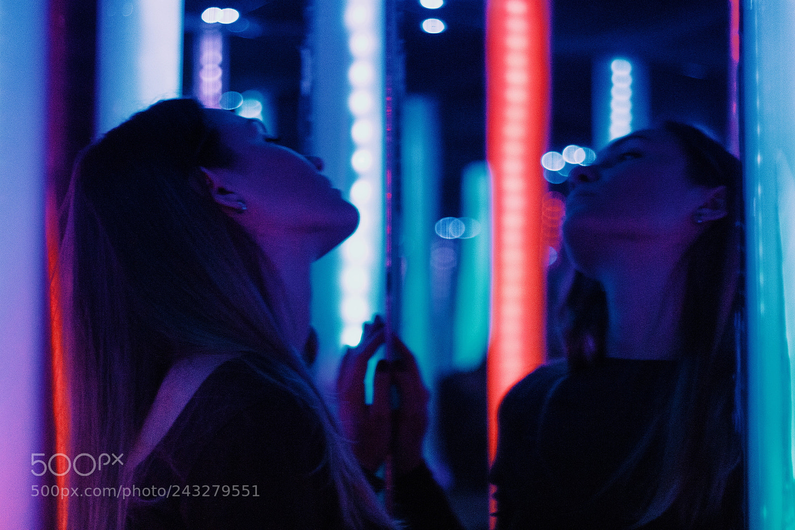 Canon EOS 1300D (EOS Rebel T6 / EOS Kiss X80) sample photo. Dancing in the night photography