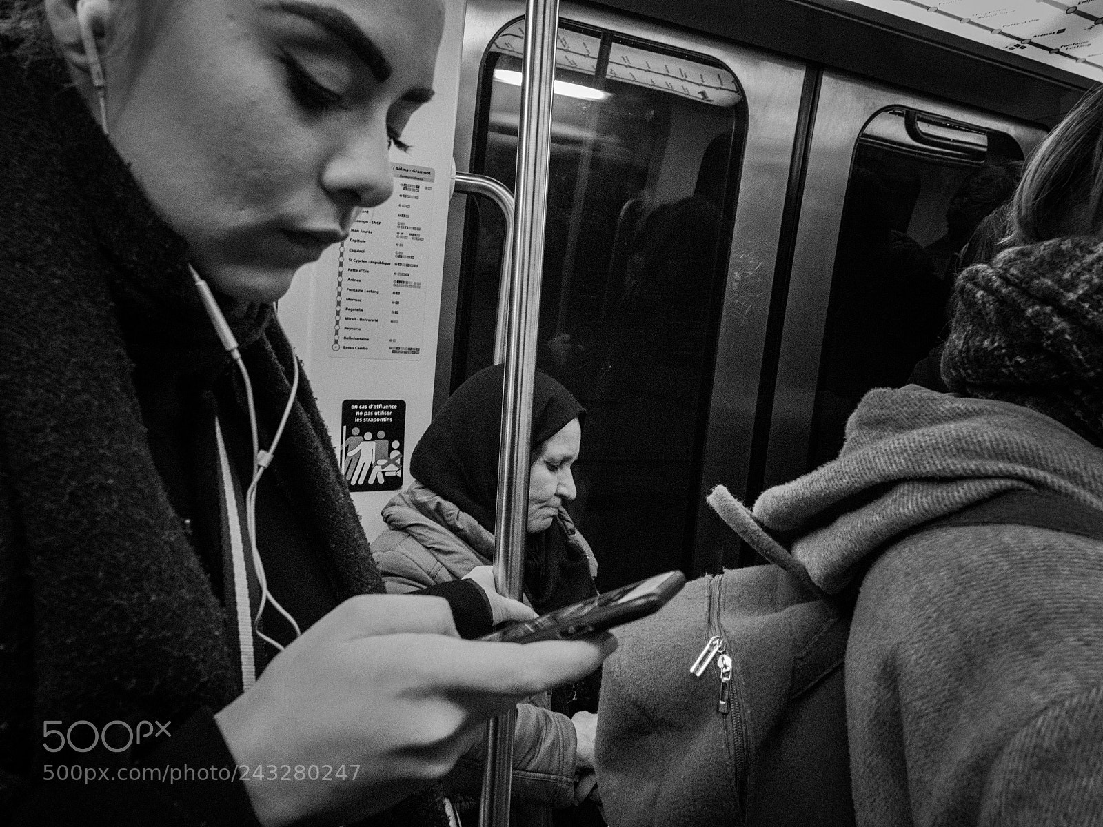 Panasonic Lumix DMC-FZ1000 sample photo. Subway blues photography